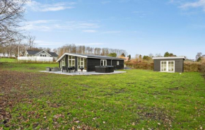 Stunning Home In Rudkøbing With Jacuzzi Spodsbjerg